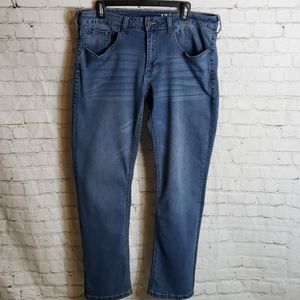 Izod Men's Straight Leg Confort Fit Jeans